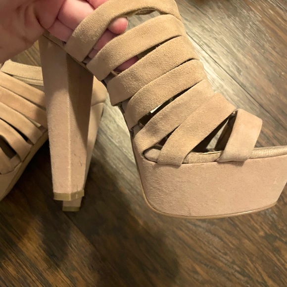 Steve Madden Nude Suede Platform Sandals Size 8 - worn once! - Picture 7 of 11